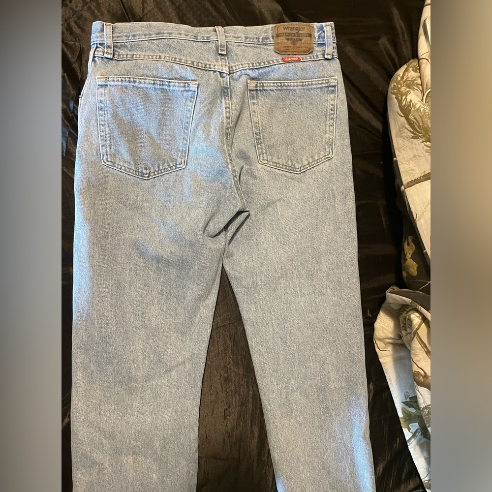 Men’s Wranglers Jeans 33x32 Regular Fit Light wash